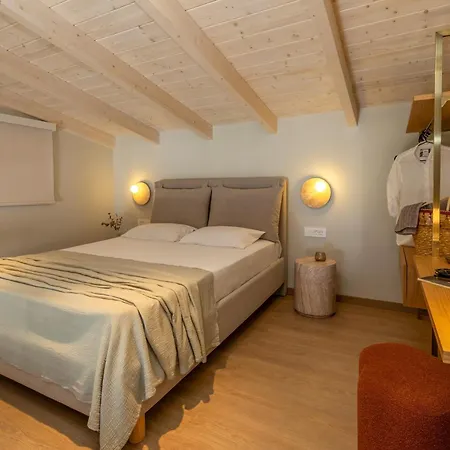Cavaliere Seafront House - Thalia Holiday home *